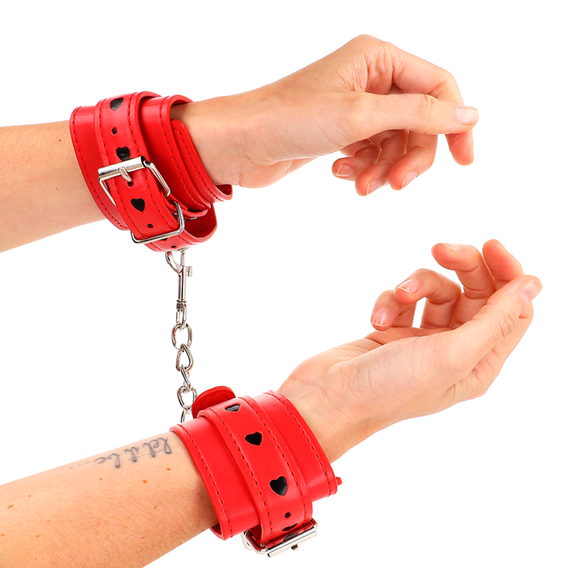 KINK - BRACELETS ROUGES AVEC INSERT COEUR NOIR RÉGLABLES 21-28 CM X 5,5 CM