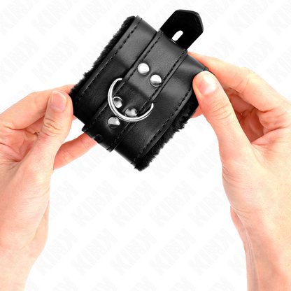 KINK - BRACELETS NOIRS À TROUS CARRÉS AVEC SANGLE NOIRE RÉGLABLE 17-29 CM X 6 CM